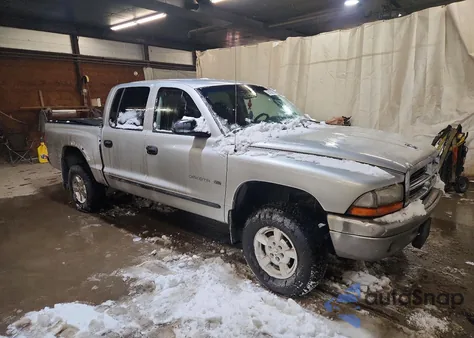2001 Dodge Dakota Quad z USA, uszkodzony, nr VIN 1B7HG2AN81S303926
